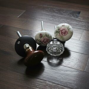 🛍️BUNDLE ONLY ITEM🛍️Floral and Glass Decorative Knobs